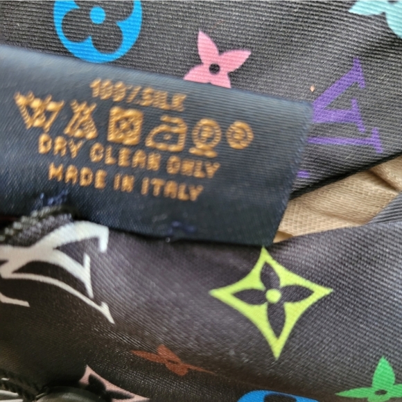 Special Edition Louis Vuitton Murakami Monogram Scarf #M78125 - Picture 6 of 7
